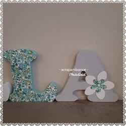 Lettre en bois à poser de 10cm thème fleurs et liberty vert