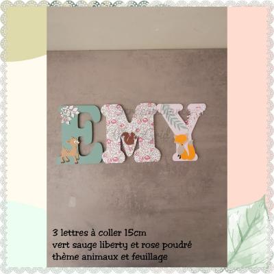 Lettre en bois à coller - 15cm thème animaux de la forêt et feuillage