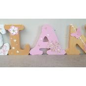 Lettre en bois à poser de 20cm fleurs et papillons