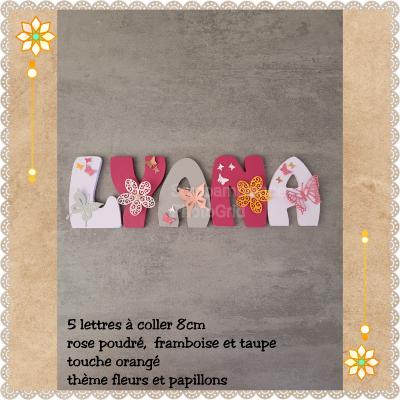 Lettre en bois à coller - 8cm thème fleurs et papillons